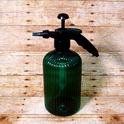 Powered by compressed air, this vapourizer produces fine quality mist for keeping your plants happy and hydrated.