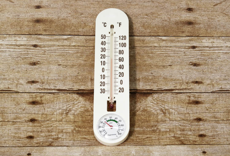 An image of an instrument for measuring temperature and humidity.